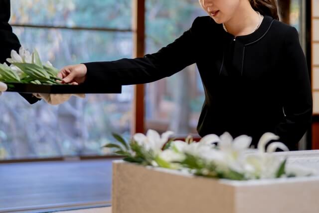 【茨木市】家族葬の費用相場を知る｜見積もりのポイントと注意点