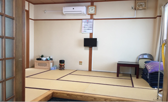 茨木市の家族葬専用葬儀式場 - あい友社会館控え室